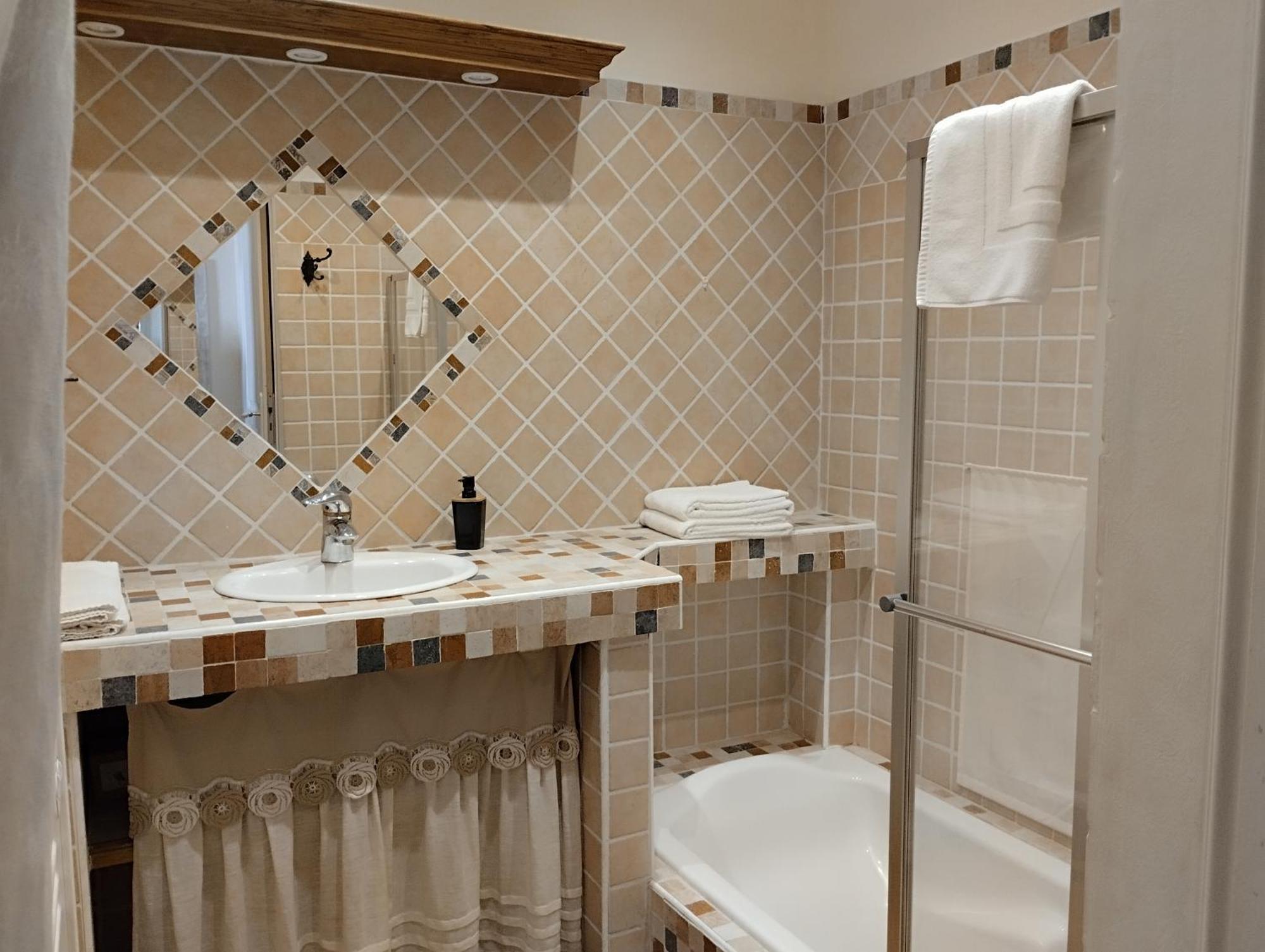 Le Patio Hotel Grignan Eksteriør billede