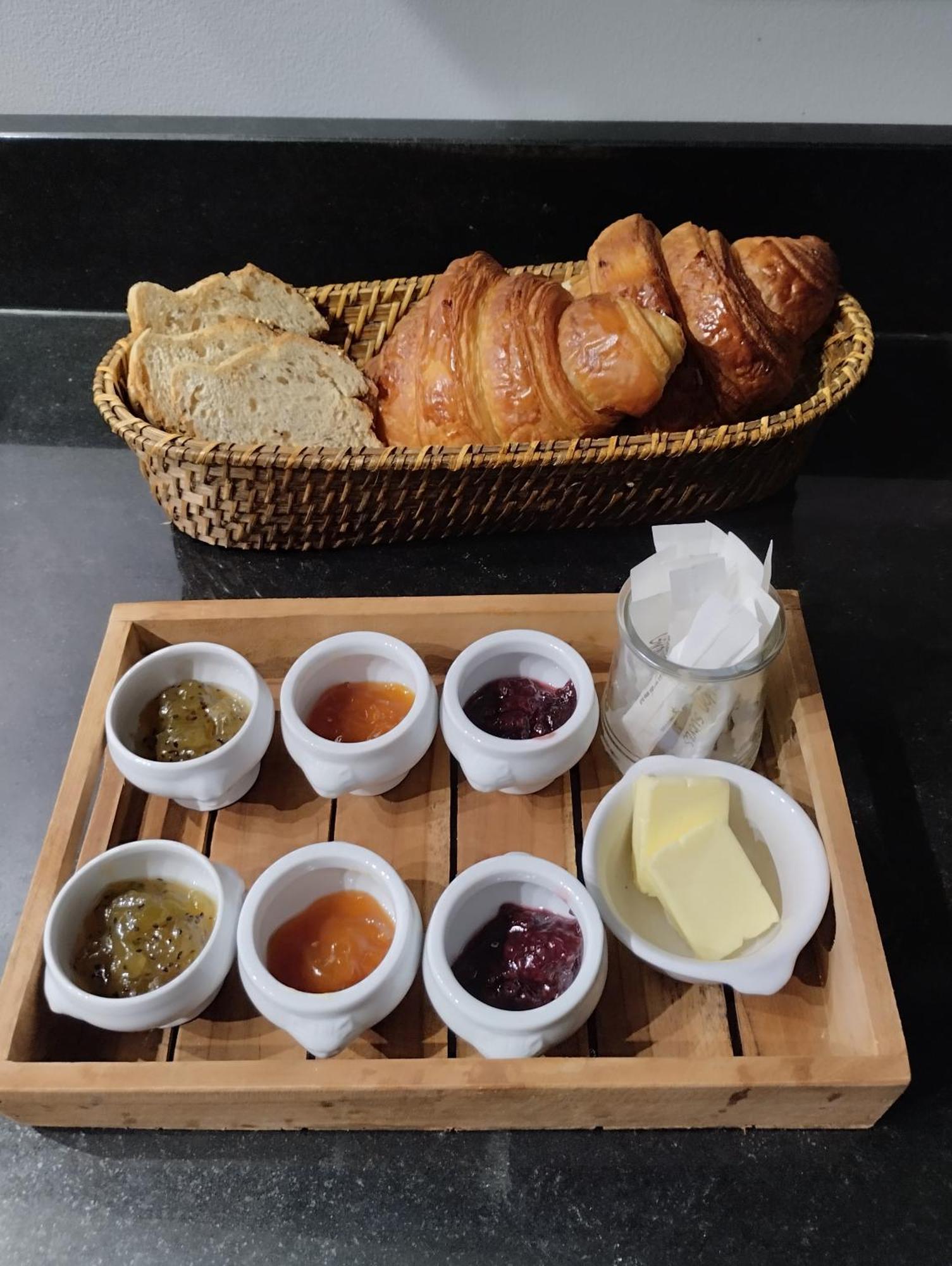 Le Patio Hotel Grignan Eksteriør billede